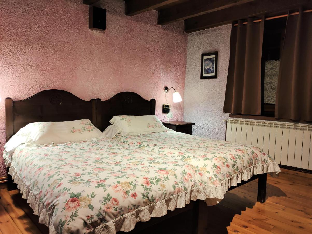 Hotel Hostal Placa Garós Extérieur photo